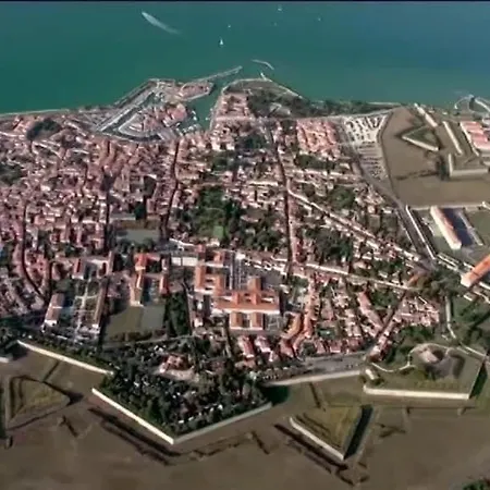 Charme Et Confort Dans St Martin De Re Terrasse & Parking 圣马丹德雷