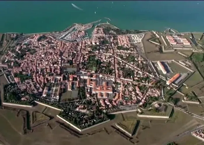 Charme Et Confort Dans St Martin De Re Terrasse & Parking Saint-Martin-de-Ré